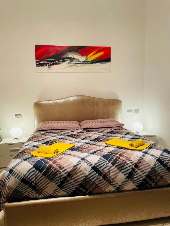 Апартаменти Casa Dei Fiori 3 Сомма-Ломбардо Екстер'єр фото